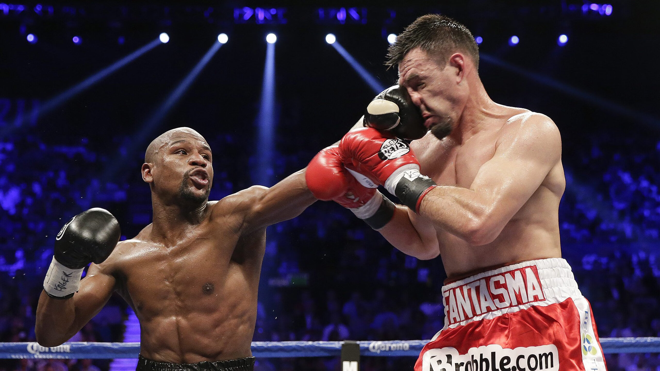 随机中国足球明星代言品牌合作不断扩展，国足代言的品牌