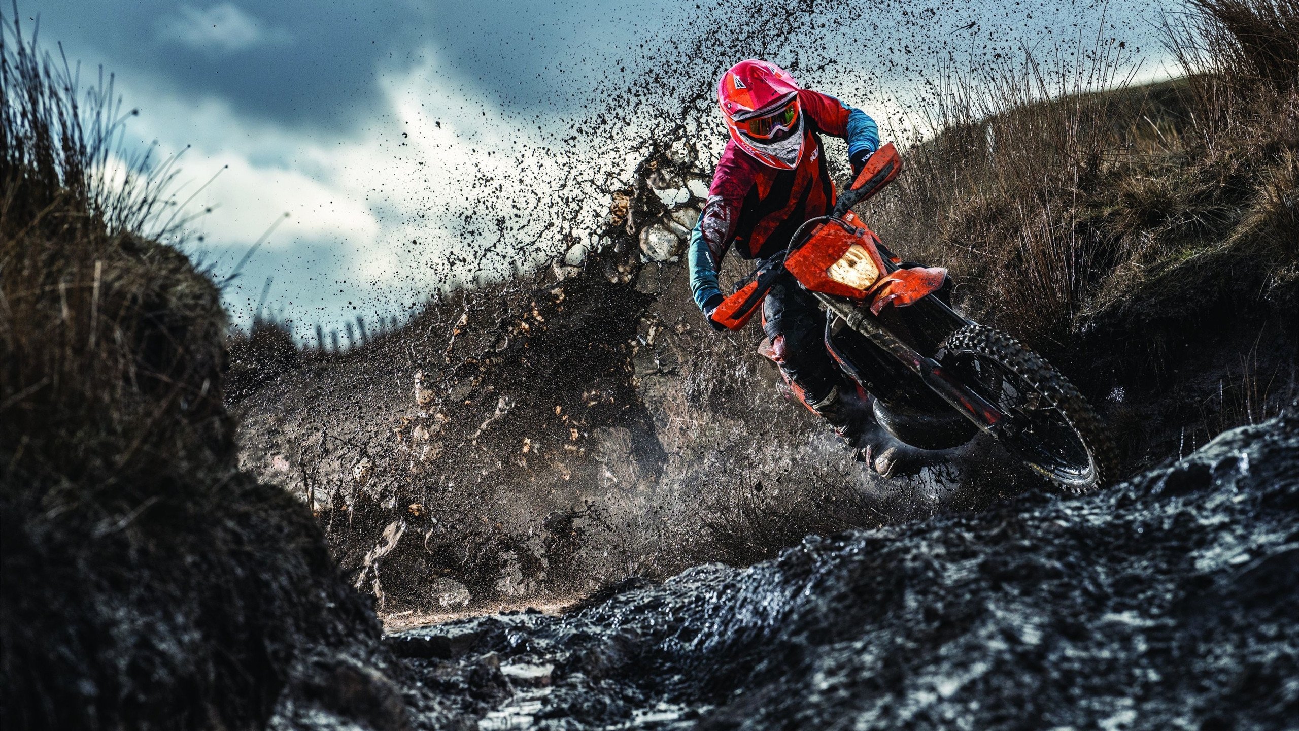 精彩足球盛事持续进行,球队实力对比激烈,足够精彩 足球比赛