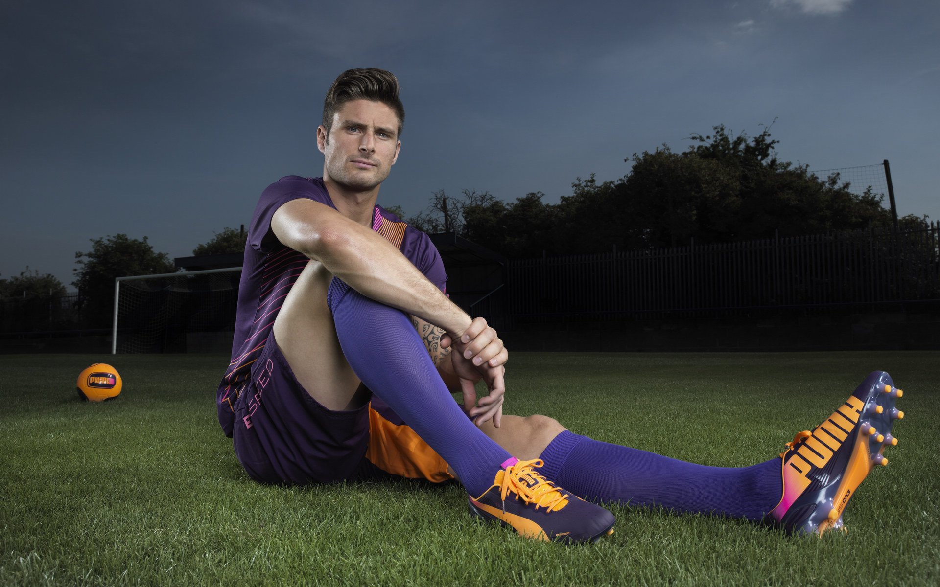 C罗与粉丝互动现场热情高涨，c罗与队友